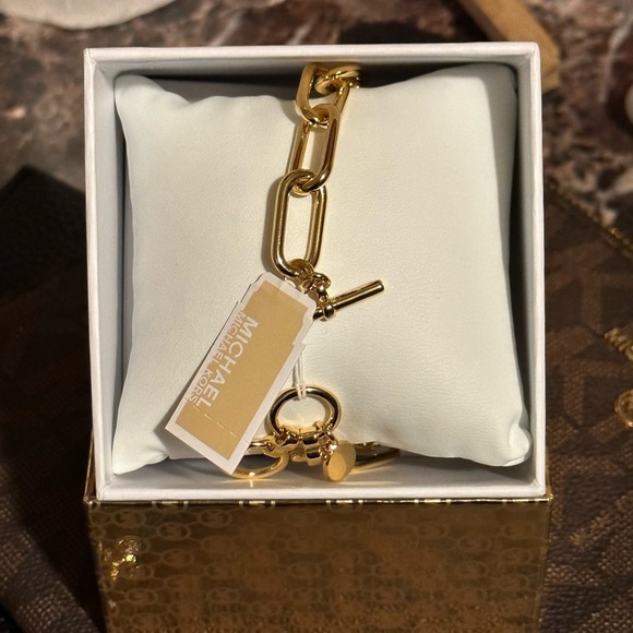 Michael Kors Women's Stainless Steel Chain Bracelet with Crystal Accents - Picture 7 of 7